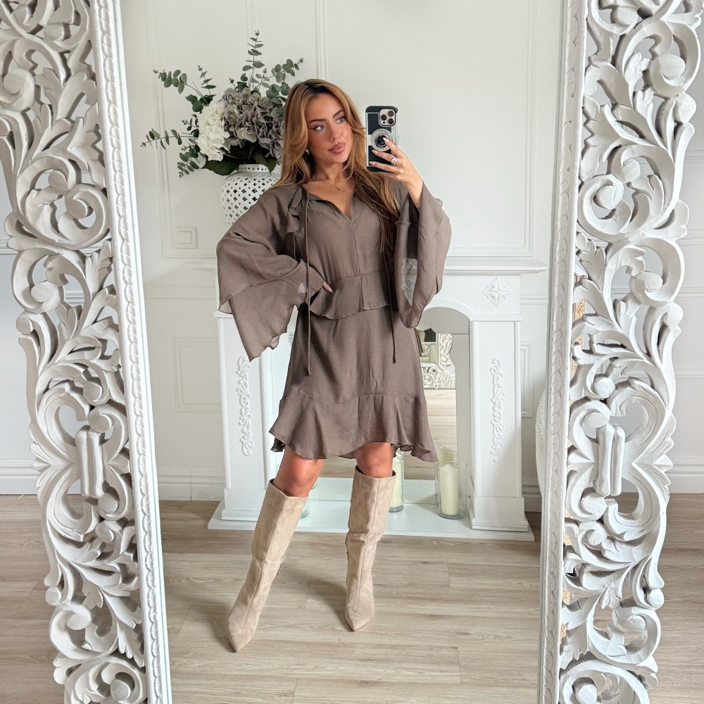 ROBE TAUPE VOLANTS ROBE TAUPE VOLANTS